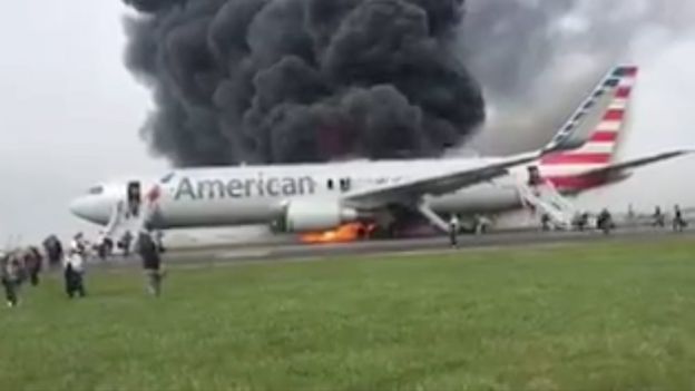 اندلع الحريق في محرك الطائرة الايمن